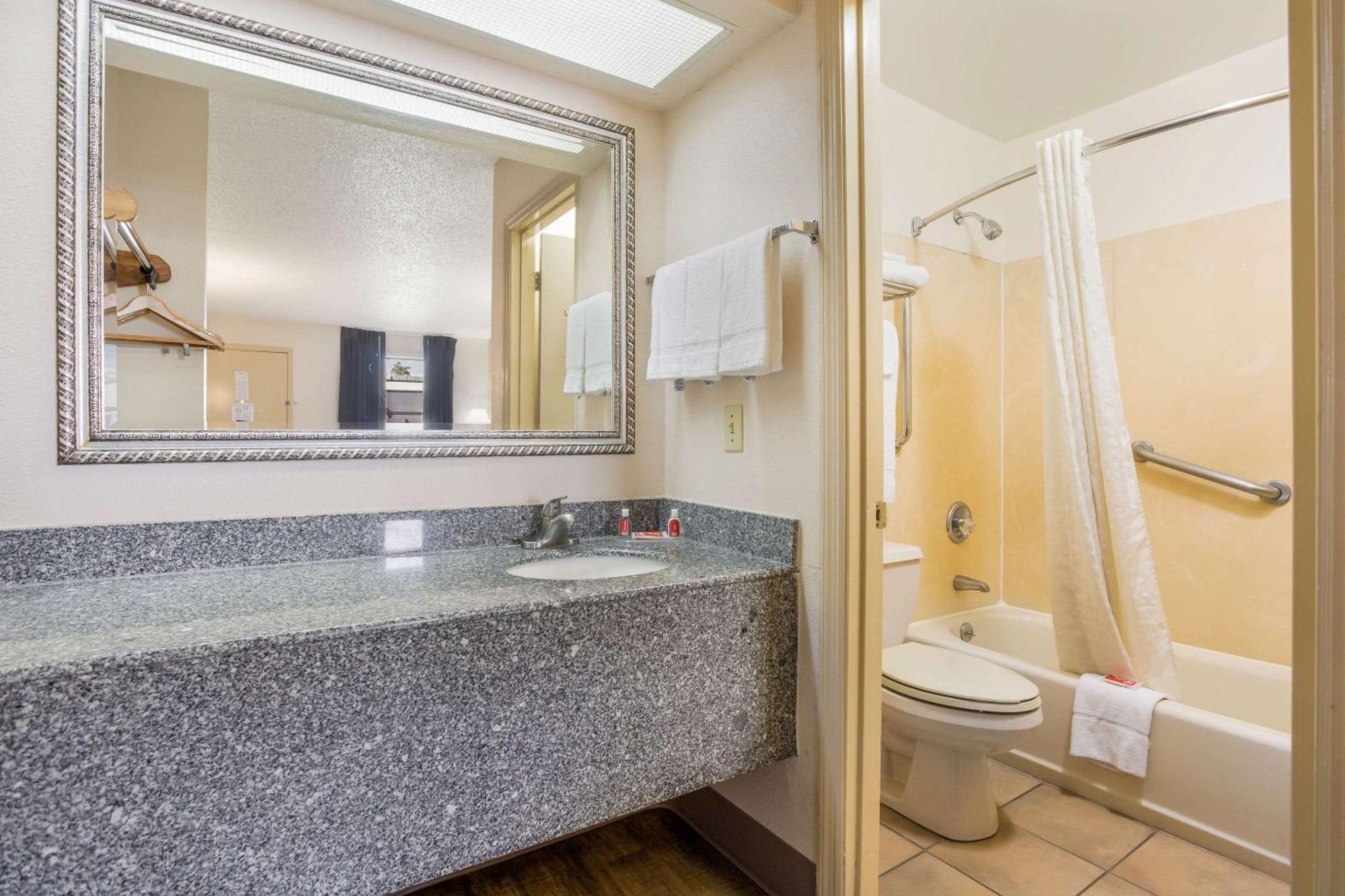 Econo Lodge Lebanon Exteriör bild